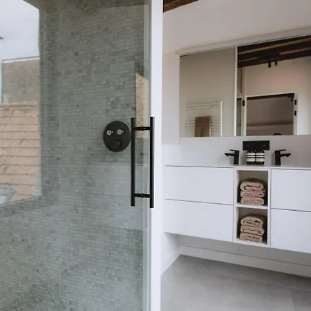 Kozy Spacious Luxurious